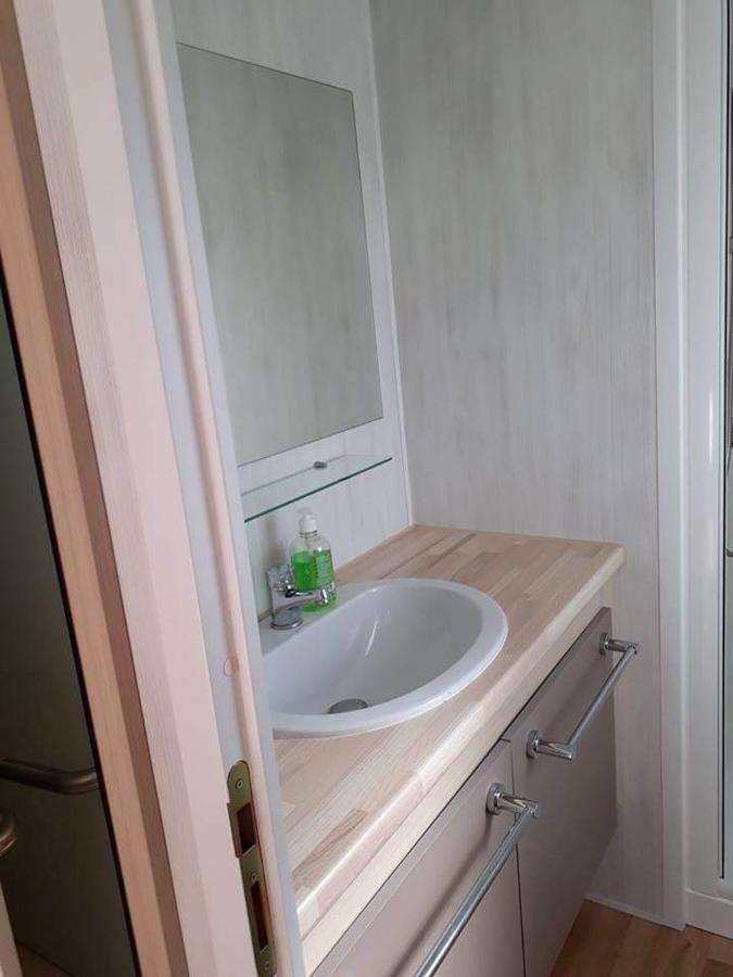 Luxueuze Stacaravan In Bredene Met Eigen Terras En Tuintje Exterior foto