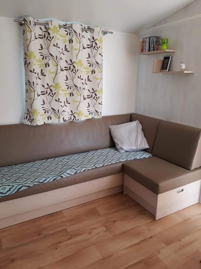 Luxueuze Stacaravan In Bredene Met Eigen Terras En Tuintje Exterior foto