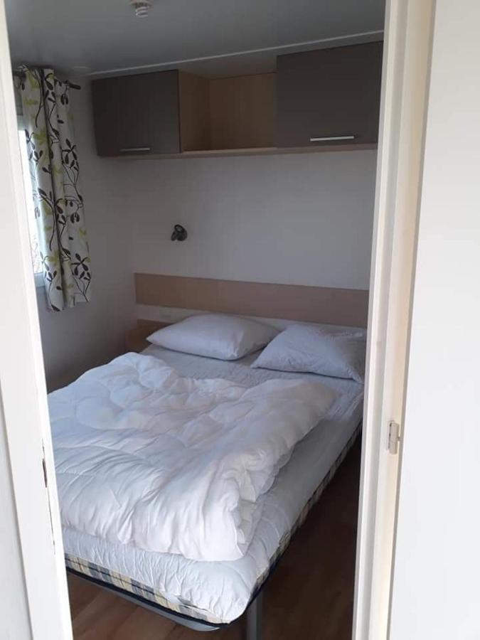 Luxueuze Stacaravan In Bredene Met Eigen Terras En Tuintje Exterior foto