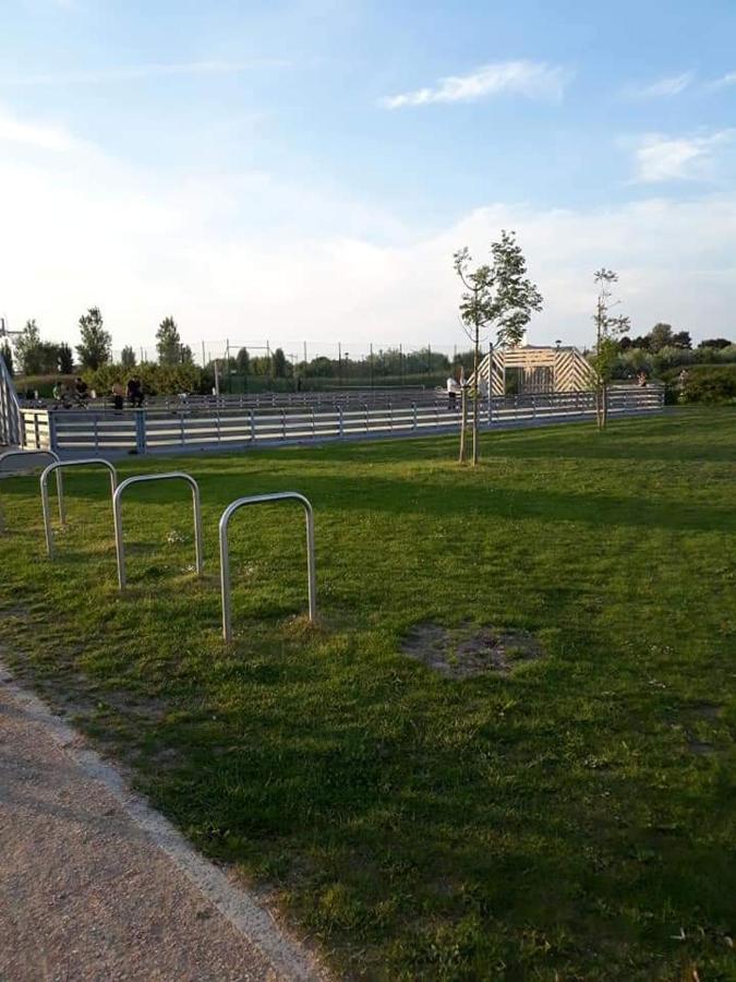 Luxueuze Stacaravan In Bredene Met Eigen Terras En Tuintje Exterior foto