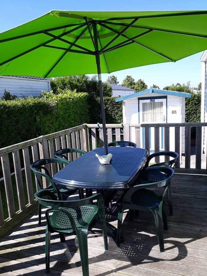 Luxueuze Stacaravan In Bredene Met Eigen Terras En Tuintje Exterior foto