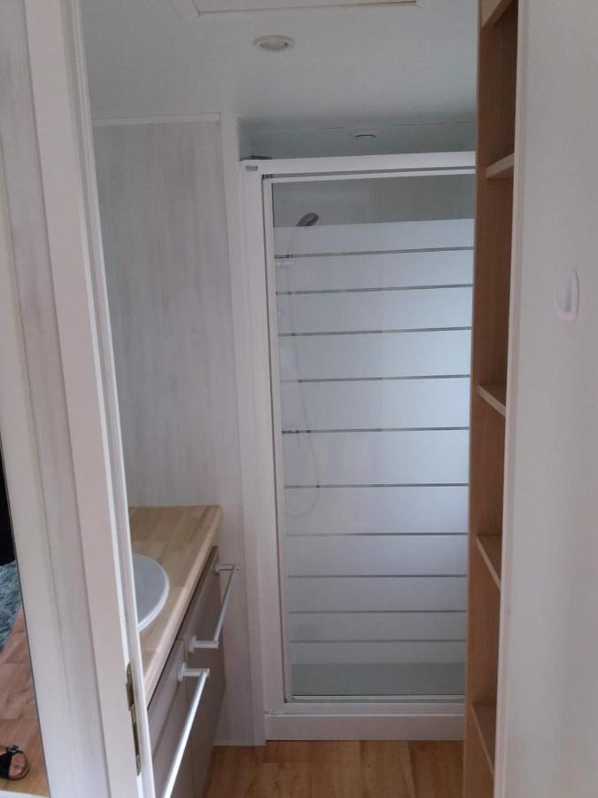 Luxueuze Stacaravan In Bredene Met Eigen Terras En Tuintje Exterior foto